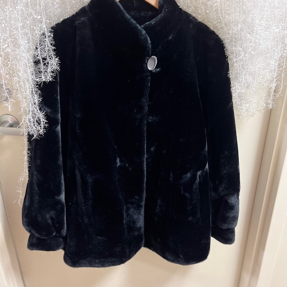 VINTAGE DUBROWSKY & PERLBINDER Black faux fur coat with ILGWU tag inside - Picture 8 of 13